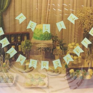 Bandeirinha Feliz Aniversário Verde Menta e Dourado